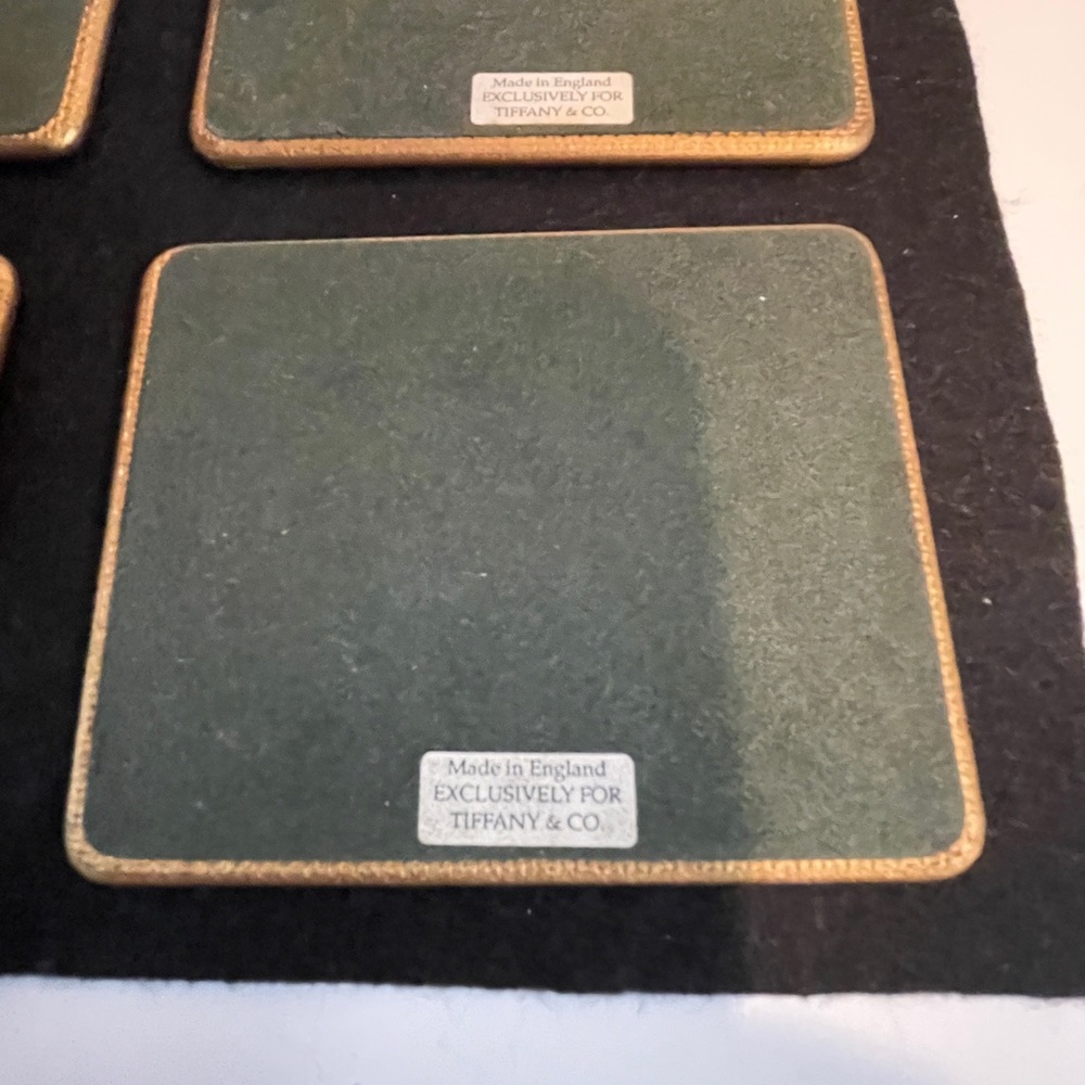 Tiffany & Co. Vintage and Very Rare Set of Four Wood Lacquer Coasters - Picture 5 of 6